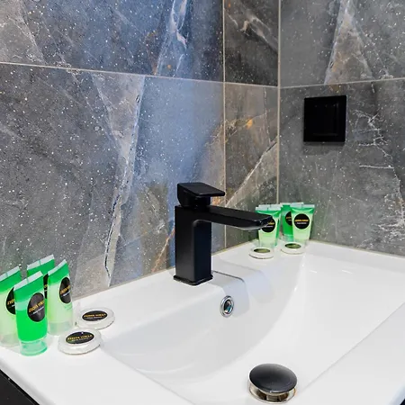 فندق مبيت وإفطار Zlota - 100m Od Plazy